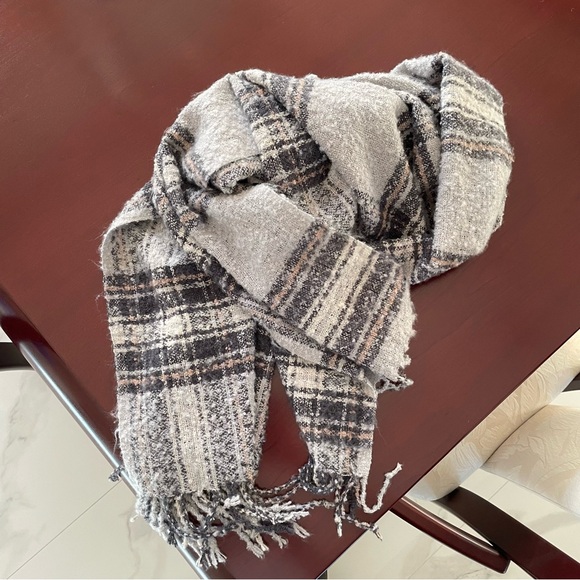 Abercrombie blanket scarf - Picture 2 of 5